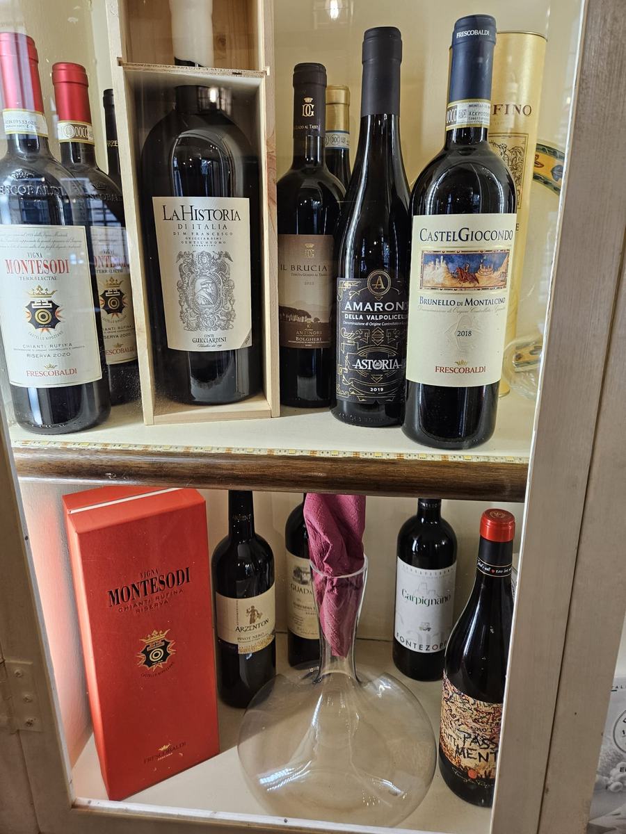 Bottiglie di grandi rossi toscani selezionate per le degustazioni